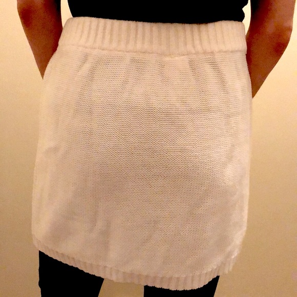 Cute knitted mini skirt - Picture 10 of 11